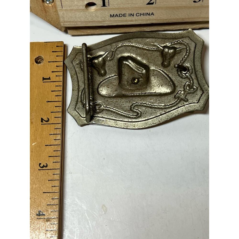 Vintage Western Cowboy Hat Belt Buckle Brass Tone Rodeo Steer Head Collectible - Picture 2 of 2